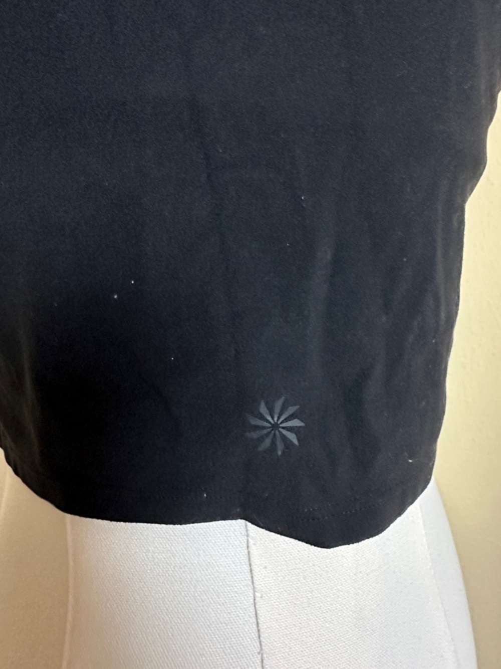 Athleta Black Ruched Cutout Crop Top - Picture 4 of 7